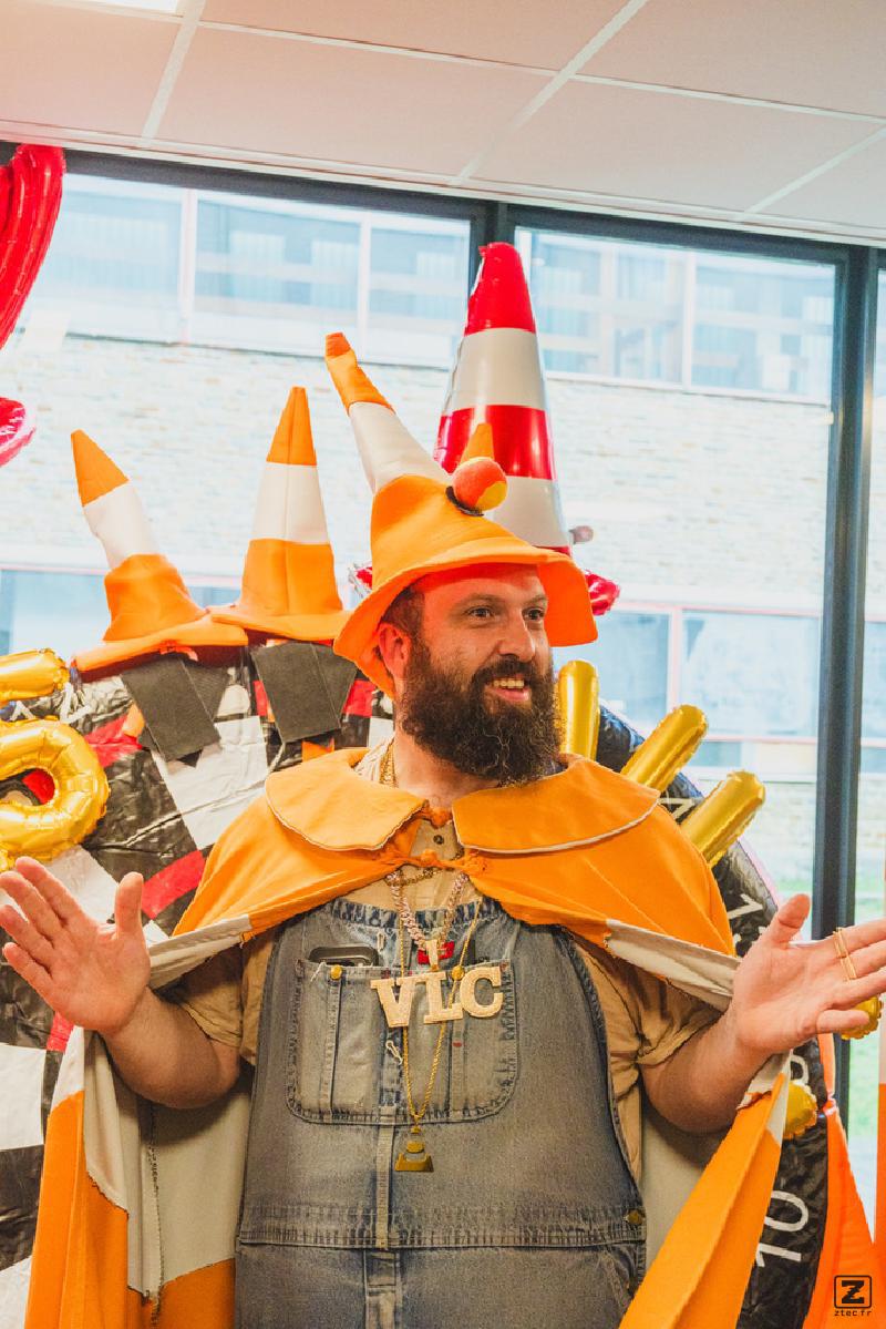 A VLC themes wizard with a cone head!