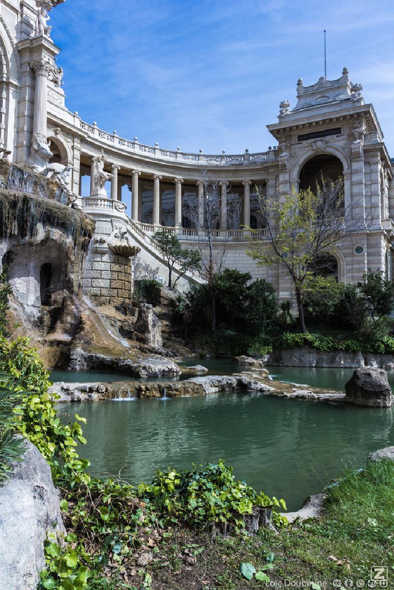 Le parc du palais Longchamp est en cours de rénovation. Le résultat est vraiment bien, et donne envie d'y venir. la baignade est pas conseillé - voir interdite - dommage.
https://www.flickr.com/photos/ztec/8631737219/