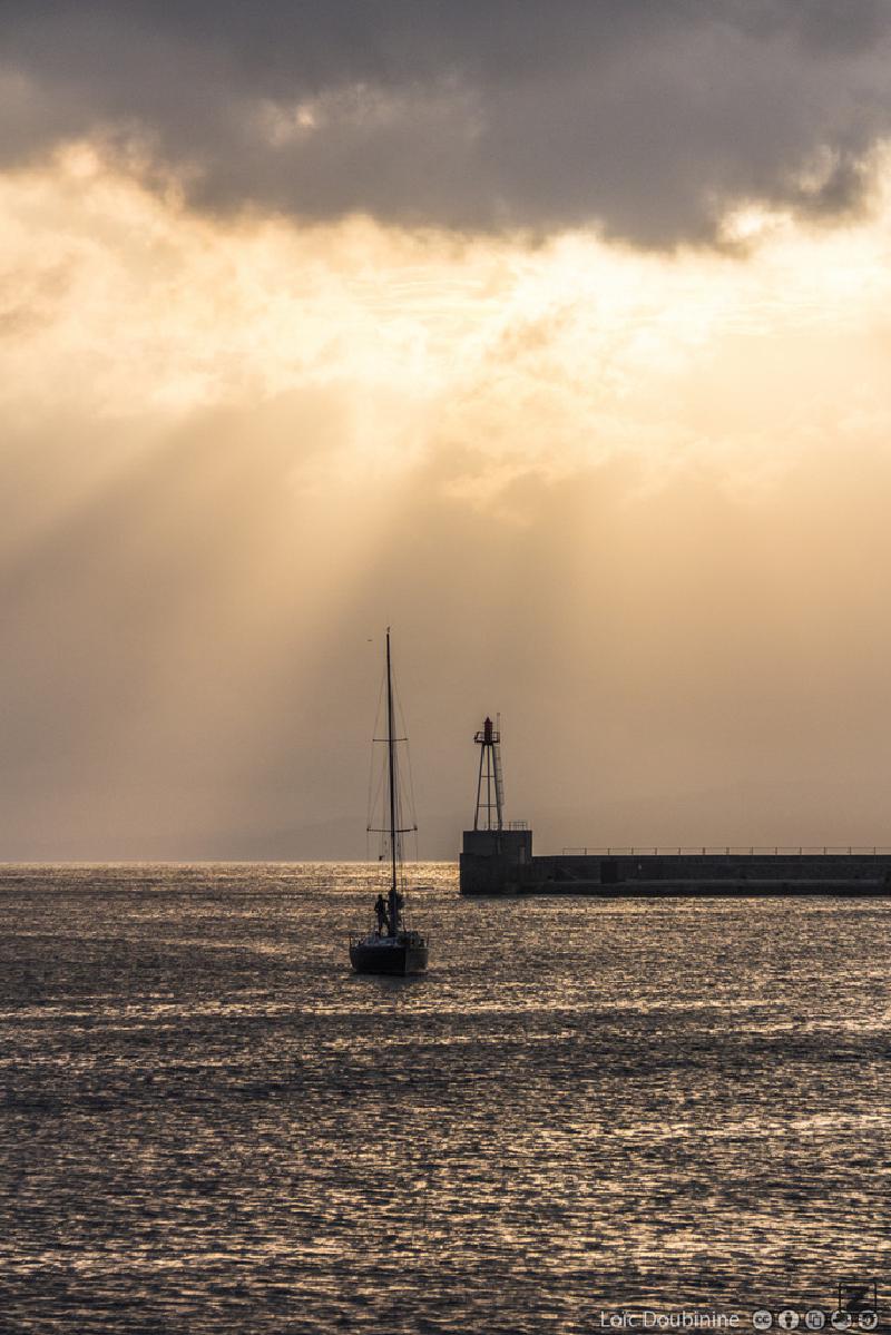 Returning ship in the "Vieux port" at Marseille in France.
A storm was comming.
https://www.flickr.com/photos/ztec/9388471532/