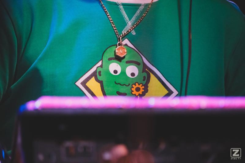Mackwood's green shirt