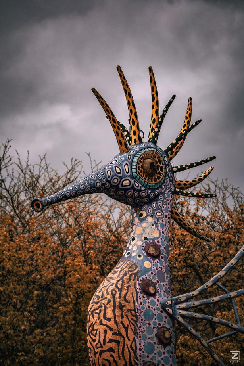 A Hipocampe (seahorse) color sculpture