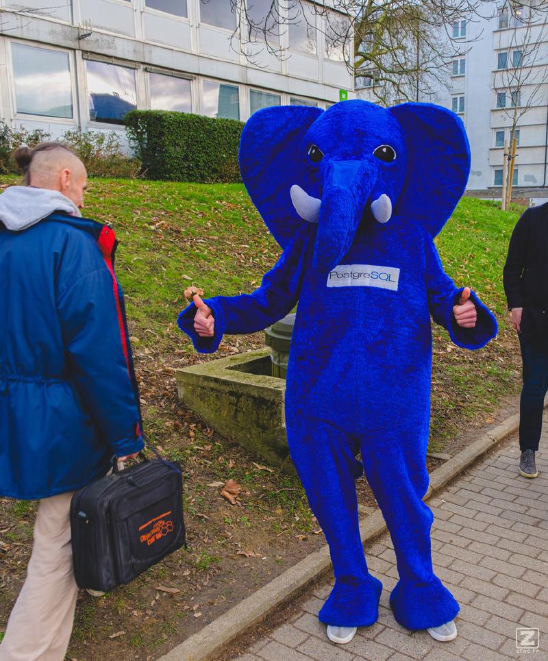 PostgreSQL mascot with "pat d'elph" 