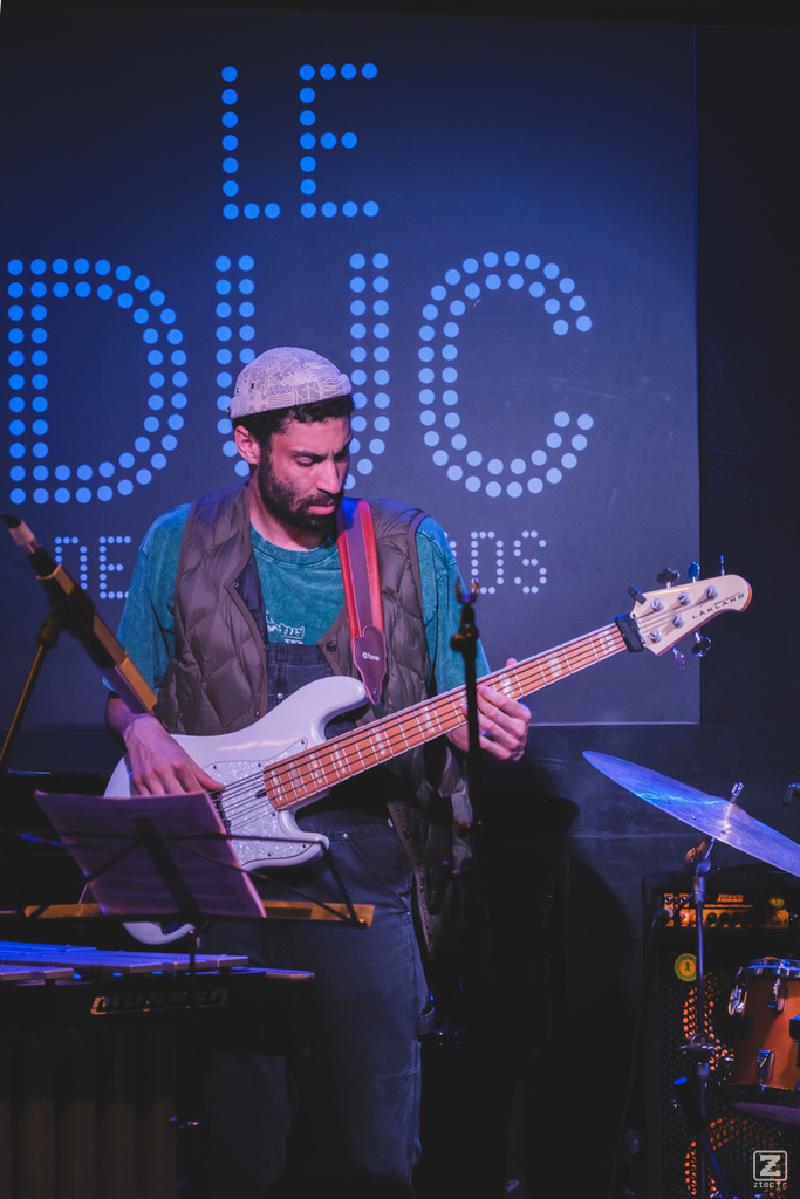 Pablo Aguste playing bass