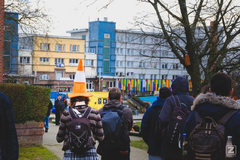 Someone with a VLC cone hatat ULB