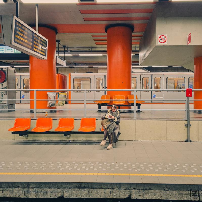 Train stations with orange seats and orange walls. An orange from the 60's 