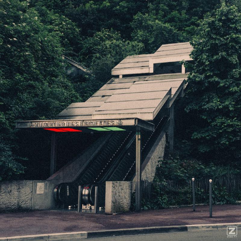 Escalator to get in the urban forest. Two ways, green and red.
https://www.flickr.com/photos/ztec/53758315012/
Albums: www