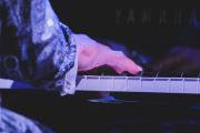 Makoto Ozone's hand playing piano