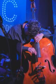 Shimpei Ogawa playing double bass