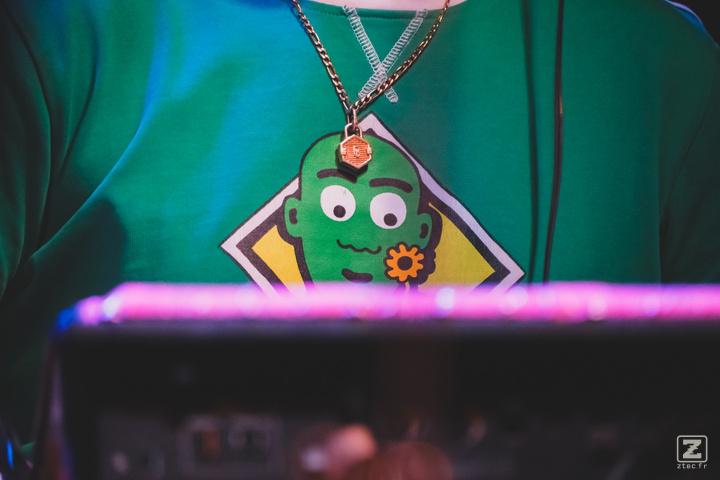Mackwood's green shirt