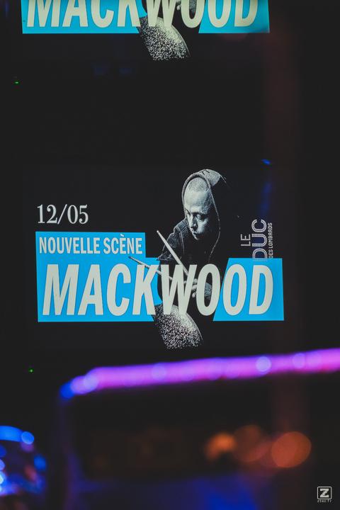 Mackwood cover on screen live at Le Duc des Lombards