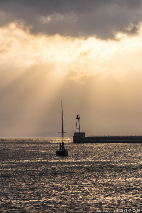 Returning ship in the &quot;Vieux port&quot; at Marseille in France.
A storm was comming.
https://www.flickr.com/photos/ztec/9388471532/