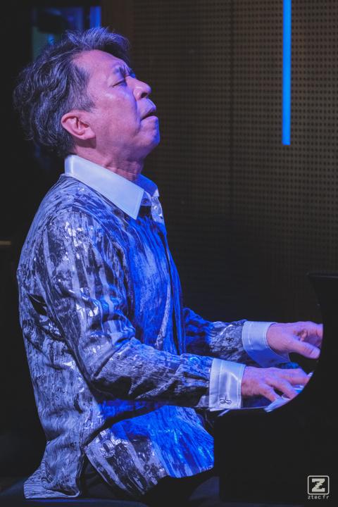 Makoto Ozone transcending 