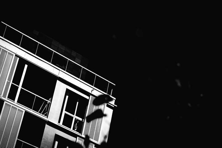 Picture of a building corner taken from below. It is highly contrasted with near black and near white colors.
https://www.flickr.com/photos/ztec/53132785349/