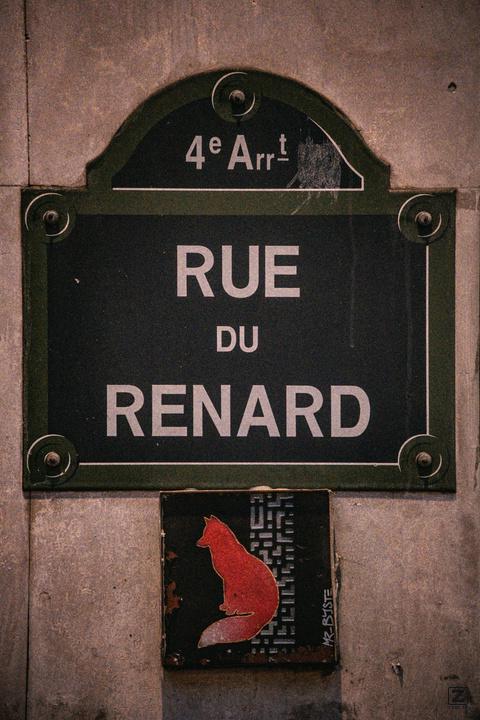 Rue du renard with a fox drawing below