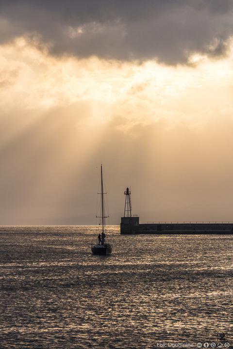 Returning ship in the "Vieux port" at Marseille in France.
A storm was comming.
https://www.flickr.com/photos/ztec/9388471532/