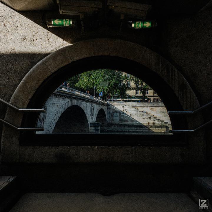 Mouth full of a bridge on the Seine. Exit on the right, or left !
https://www.flickr.com/photos/ztec/53759635280/