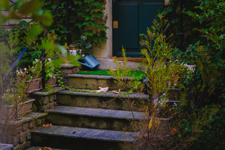 A green plastic watering can
