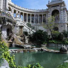 Le parc du palais Longchamp est en cours de rénovation. Le résultat est vraiment bien, et donne envie d'y venir. la baignade est pas conseillé - voir interdite - dommage.
https://www.flickr.com/photos/ztec/8631737219/