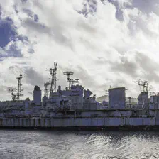De réserve de navires en bon état, le site devient cimetière des navires désarmés de la Marine nationale. Comme leurs confrères qui servaient de brise-lames devant le château de Brest ou servent encore devant l'école navale de Lanvéoc-Poulmic, ils attendent ici le chantier de démolition, l'« océanisation » en haute mer pour des exercices de tirs de la Marine nationale n'étant plus autorisé désormais.
Le porte-avions Clemenceau n’a pas eu l’honneur de rejoindre Landévennec, malgré les souhaits de son maire. Le passage du banc du Capelan semble avoir découragé les pilotes.
En revanche, après avoir été quasiment vidé de tous ses occupants, le cimetière accueille deux des trois anciens brise-lames qui abritaient le futur « port du Château » de Brest, l'Enseigne de Vaisseau Henry et le Détroyat, arrivé début 2006, le cimetière accueille à nouveau en août 2006 deux brise-lames qui abritaient l'école navale de Lanvéoc, les escorteurs d'escadre ASM Duperré et la Galissonnière. Le croiseur Colbert est embossé entre ces deux navires, il est arrivé en provenance de Bordeaux en juin 2007.
En avril 2010 l'Ernest Brown, un ancien remorqueur quitte les lieux, pour être déconstruit à Brest après plus de dix ans de mouillage. En octobre 2010, le Kometa, hydroptère de construction soviétique, le Jaguar et le Kevrenn trois navires des Vedettes Armoricaines qui assurait la desserte d’Ouessant en saison et de Jersey quittent les lieux pour être déconstruits à Brest par Guyot Environnement, ils occupaient les méandres depuis plus de dix ans.
Le Tourville rejoint le cimetière le 10 décembre 2012, il est désormais embossée, en amont du groupe de navires constitué notamment par le Colbert, l'Enseigne de vaisseau Henry, le Duperré, la Galissonnière et le Détroyat. En mai 2013, l'Ex barge Rascasse de la Direction générale de l'Armement, est remorqué jusqu'au Havre pour être démantelé par la société Gardet et de Bezenac, suite au plan de déconstruction de petites unités lancé par la Marine Nationale.
Le 25 septembre 2013, le De Grasse rejoint le cimetière, il est désormais embossée avec le Tourville à sa bâbord. Cela porte à 13, le nombres de navires en attente de déconstructions.
https://www.flickr.com/photos/ztec/10517637773/