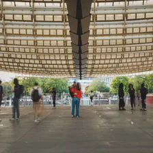 Two persons hugging under the Châtelet canopée. People around them are blurry. 