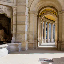 Aile droite de la zone ouverte du palais Longchamp. Tout beau, tout propre. Exceptionnel à Marseille !
https://www.flickr.com/photos/ztec/8632700824/