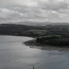 De réserve de navires en bon état, le site devient cimetière des navires désarmés de la Marine nationale. Comme leurs confrères qui servaient de brise-lames devant le château de Brest ou servent encore devant l'école navale de Lanvéoc-Poulmic, ils attendent ici le chantier de démolition, l'« océanisation » en haute mer pour des exercices de tirs de la Marine nationale n'étant plus autorisé désormais.
Le porte-avions Clemenceau n’a pas eu l’honneur de rejoindre Landévennec, malgré les souhaits de son maire. Le passage du banc du Capelan semble avoir découragé les pilotes.
En revanche, après avoir été quasiment vidé de tous ses occupants, le cimetière accueille deux des trois anciens brise-lames qui abritaient le futur « port du Château » de Brest, l'Enseigne de Vaisseau Henry et le Détroyat, arrivé début 2006, le cimetière accueille à nouveau en août 2006 deux brise-lames qui abritaient l'école navale de Lanvéoc, les escorteurs d'escadre ASM Duperré et la Galissonnière. Le croiseur Colbert est embossé entre ces deux navires, il est arrivé en provenance de Bordeaux en juin 2007.
En avril 2010 l'Ernest Brown, un ancien remorqueur quitte les lieux, pour être déconstruit à Brest après plus de dix ans de mouillage. En octobre 2010, le Kometa, hydroptère de construction soviétique, le Jaguar et le Kevrenn trois navires des Vedettes Armoricaines qui assurait la desserte d’Ouessant en saison et de Jersey quittent les lieux pour être déconstruits à Brest par Guyot Environnement, ils occupaient les méandres depuis plus de dix ans.
Le Tourville rejoint le cimetière le 10 décembre 2012, il est désormais embossée, en amont du groupe de navires constitué notamment par le Colbert, l'Enseigne de vaisseau Henry, le Duperré, la Galissonnière et le Détroyat. En mai 2013, l'Ex barge Rascasse de la Direction générale de l'Armement, est remorqué jusqu'au Havre pour être démantelé par la société Gardet et de Bezenac, suite au plan de déconstruction de petites unités lancé par la Marine Nationale.
Le 25 septembre 2013, le De Grasse rejoint le cimetière, il est désormais embossée avec le Tourville à sa bâbord. Cela porte à 13, le nombres de navires en attente de déconstructions.
https://www.flickr.com/photos/ztec/10523079916/