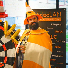 A wizard in the VLC theme. Will he helm you install it ? 